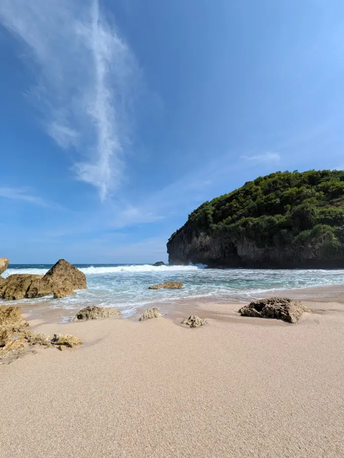 Pantai berkarang di Gunungkidul